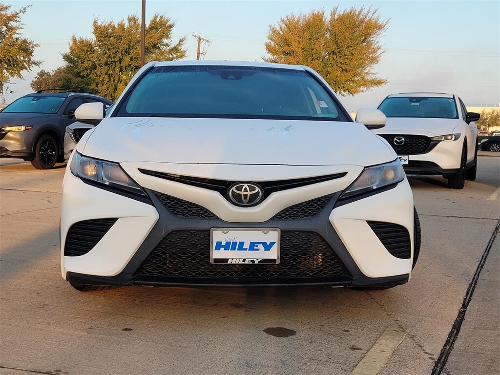 Used 2020 Toyota Camry SE Sedan