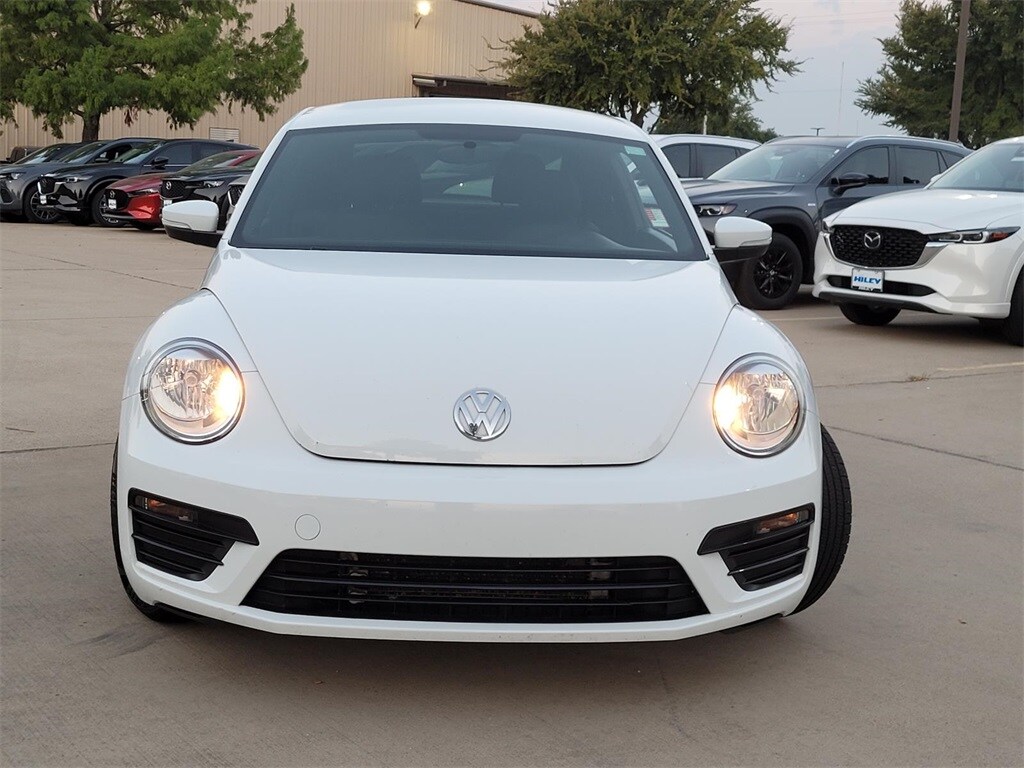 2019 Volkswagen Beetle S photo 2