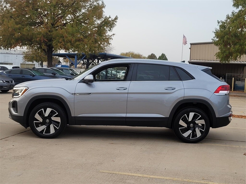2025 Volkswagen Atlas Cross Sport SE Technology photo 3