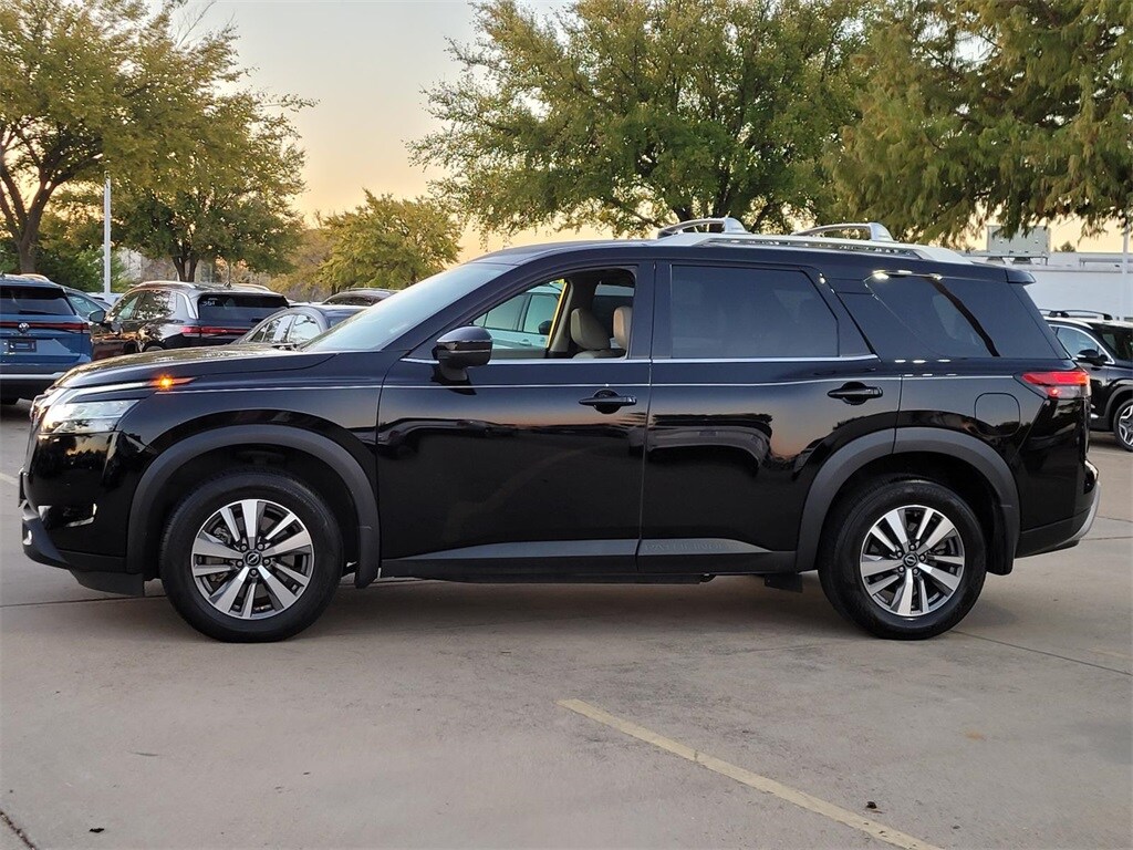 Used 2023 Nissan Pathfinder SL SUV