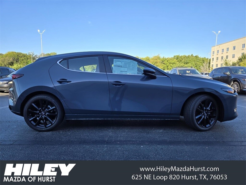 2026 Mazda Mazda3 Hatchback 2.5 s Carbon photo 2