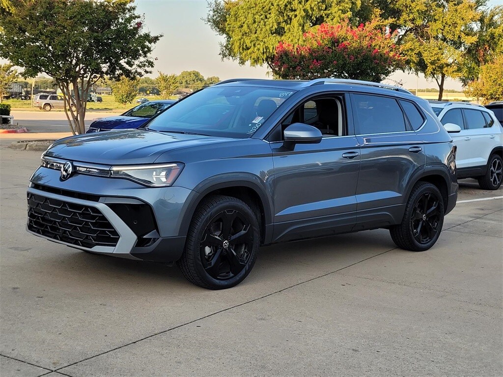 2025 Volkswagen Taos SEL photo 3