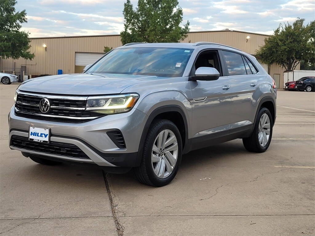 2022 Volkswagen Atlas Cross Sport V6 SE Technology photo 2