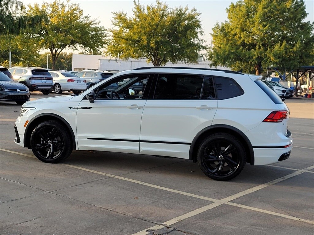2023 Volkswagen Tiguan SE R-Line Black photo 3