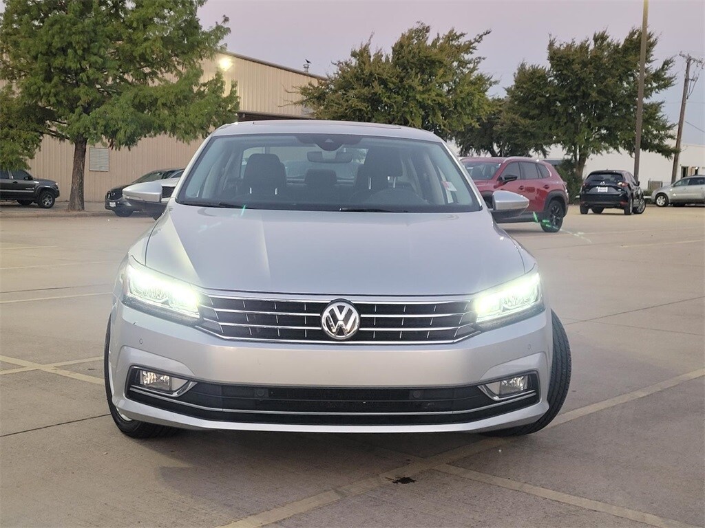 2018 Volkswagen Passat 2.0T SEL Premium photo 2
