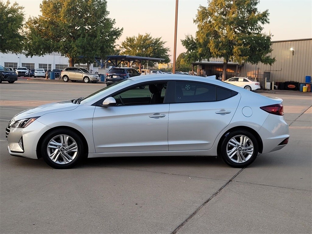 2019 Hyundai Elantra SEL photo 4