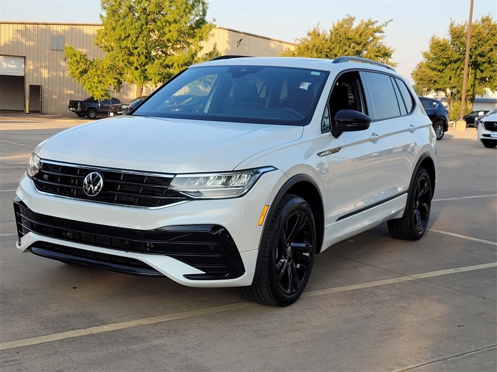 2023 Volkswagen Tiguan SE R-Line Black photo 2