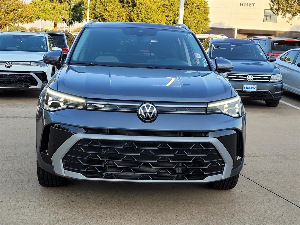 2025 Volkswagen Taos SEL photo 2