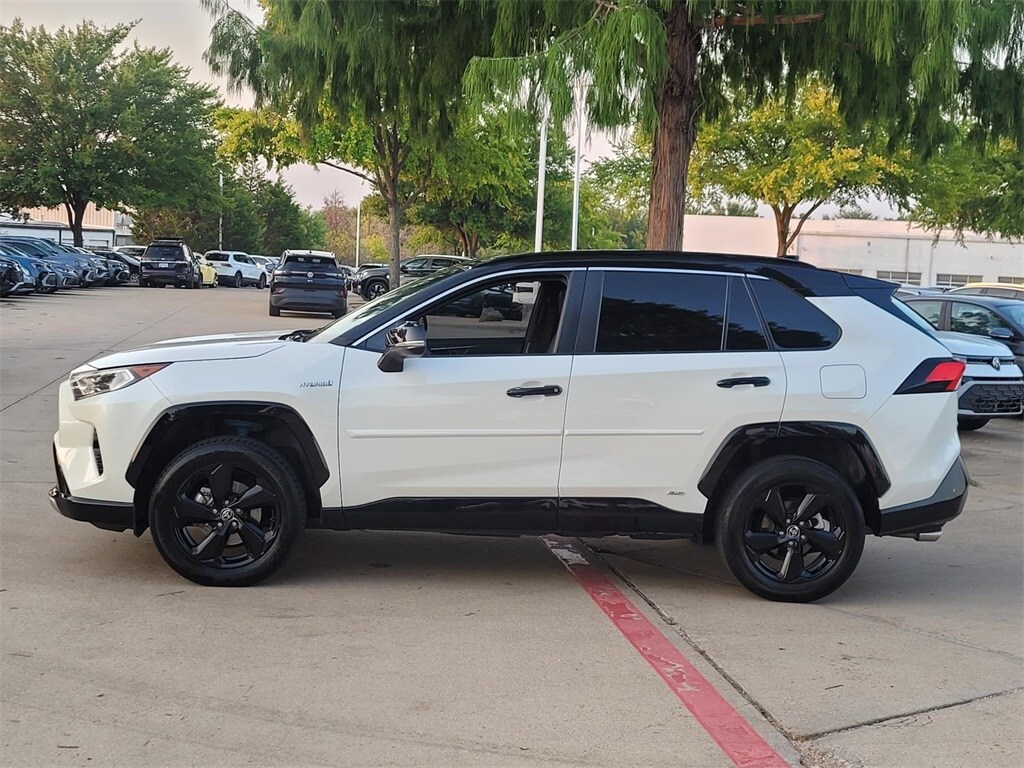 2021 Toyota RAV4 Hybrid XSE photo 2