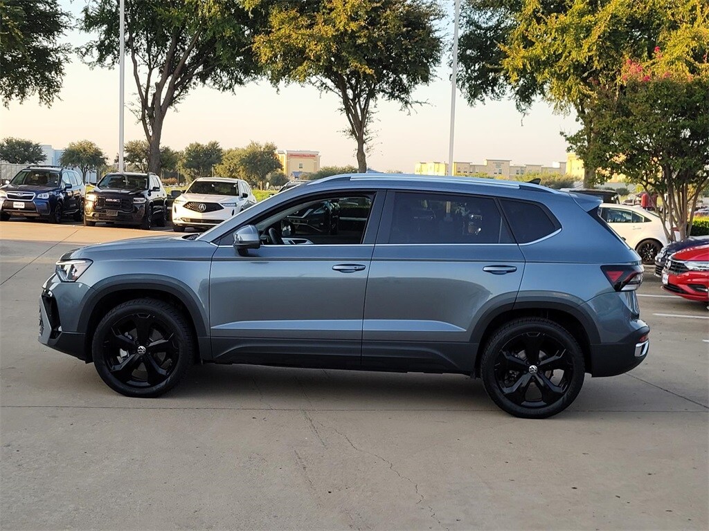 2025 Volkswagen Taos SEL photo 4