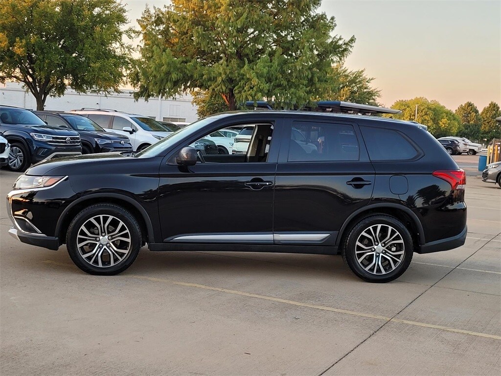 2016 Mitsubishi Outlander ES photo 3