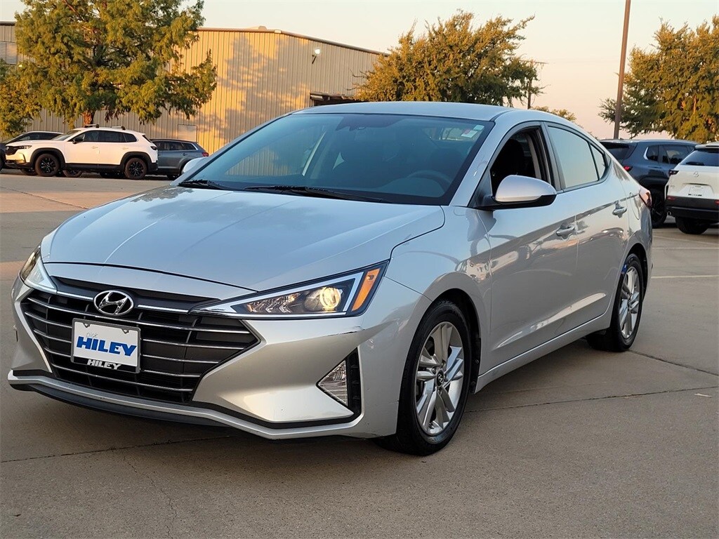2019 Hyundai Elantra SEL photo 3