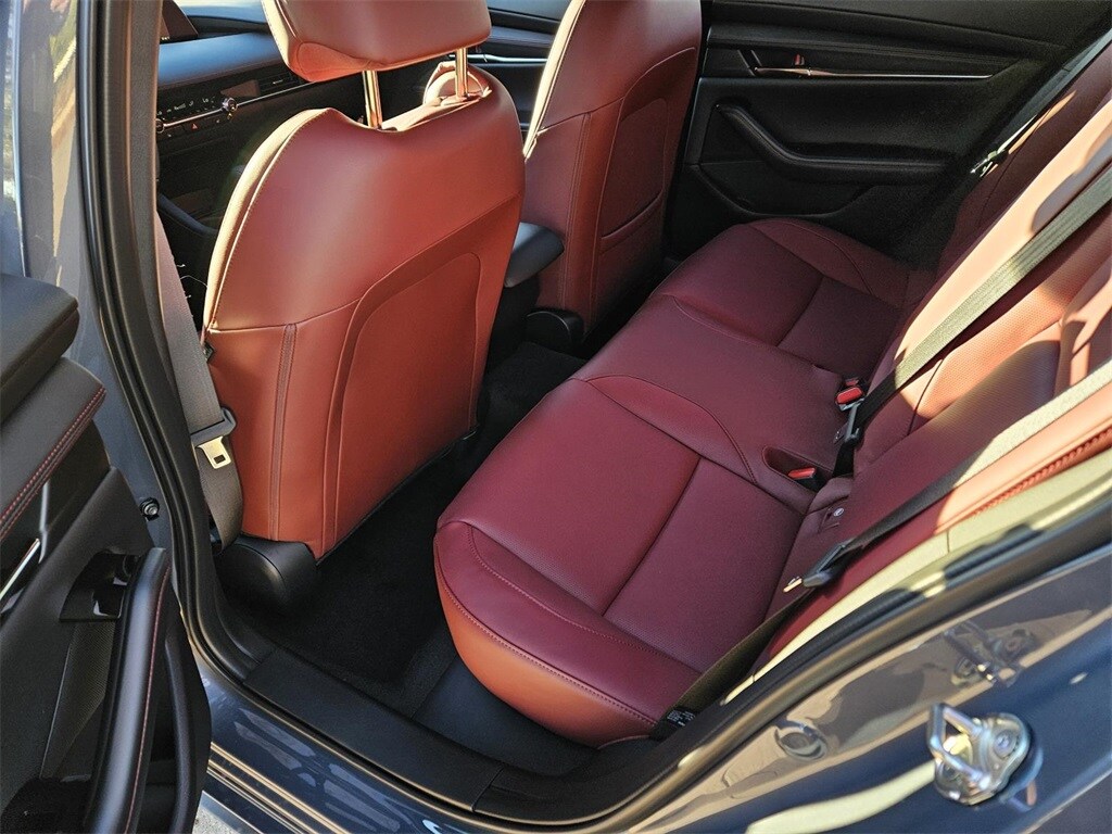 2026 Mazda Mazda3 Hatchback 2.5 s Carbon photo 4