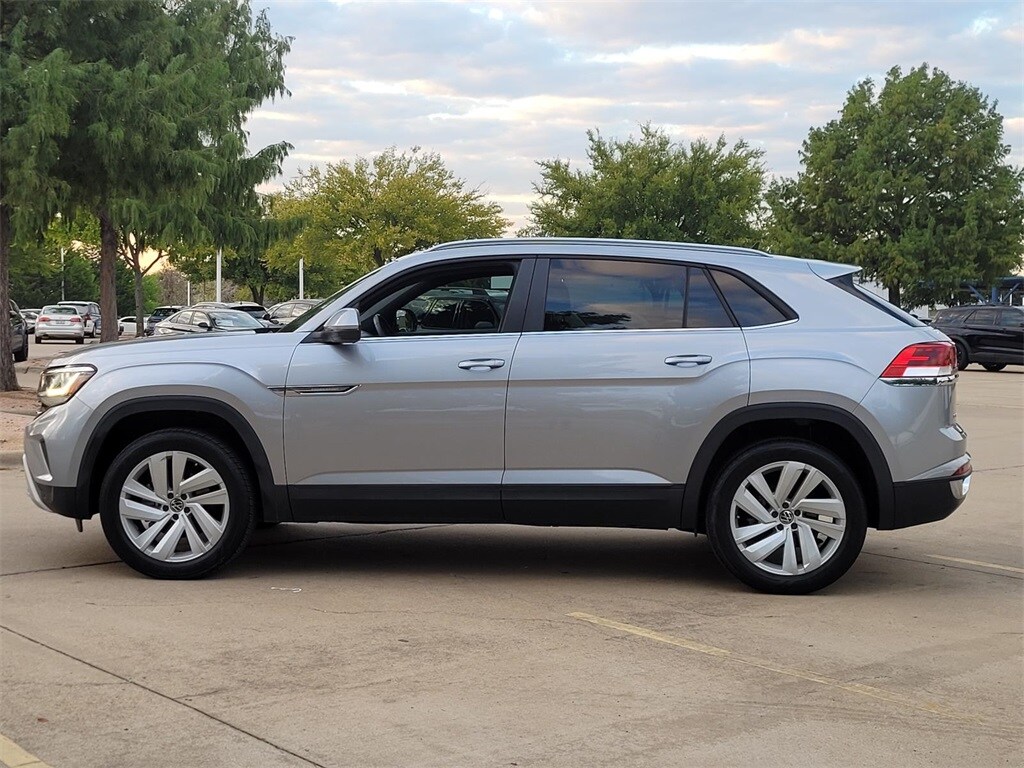 2022 Volkswagen Atlas Cross Sport V6 SE Technology photo 3