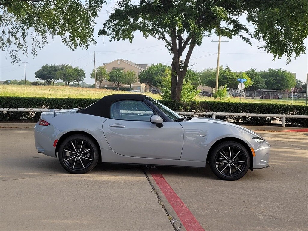 2025 Mazda MX-5 Miata Miata Grand Touring photo 2