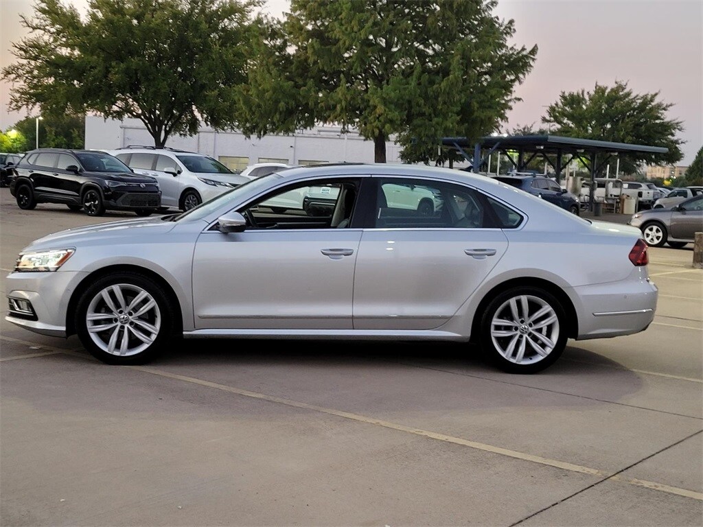 2018 Volkswagen Passat 2.0T SEL Premium photo 4
