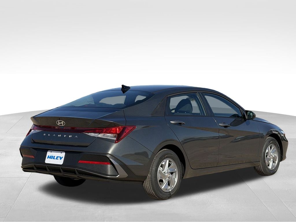 New 2026 Hyundai Elantra SE Sedan