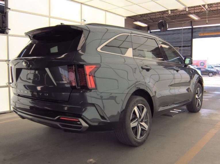 2021 Kia Sorento EX photo 2