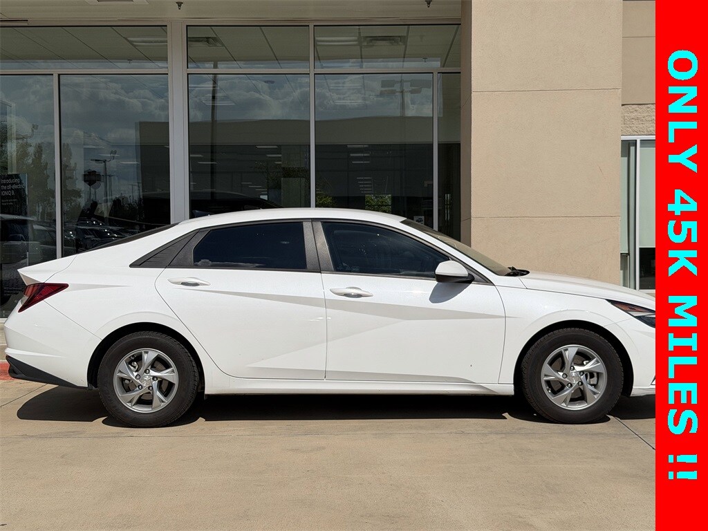 2022 Hyundai Elantra SE photo 2