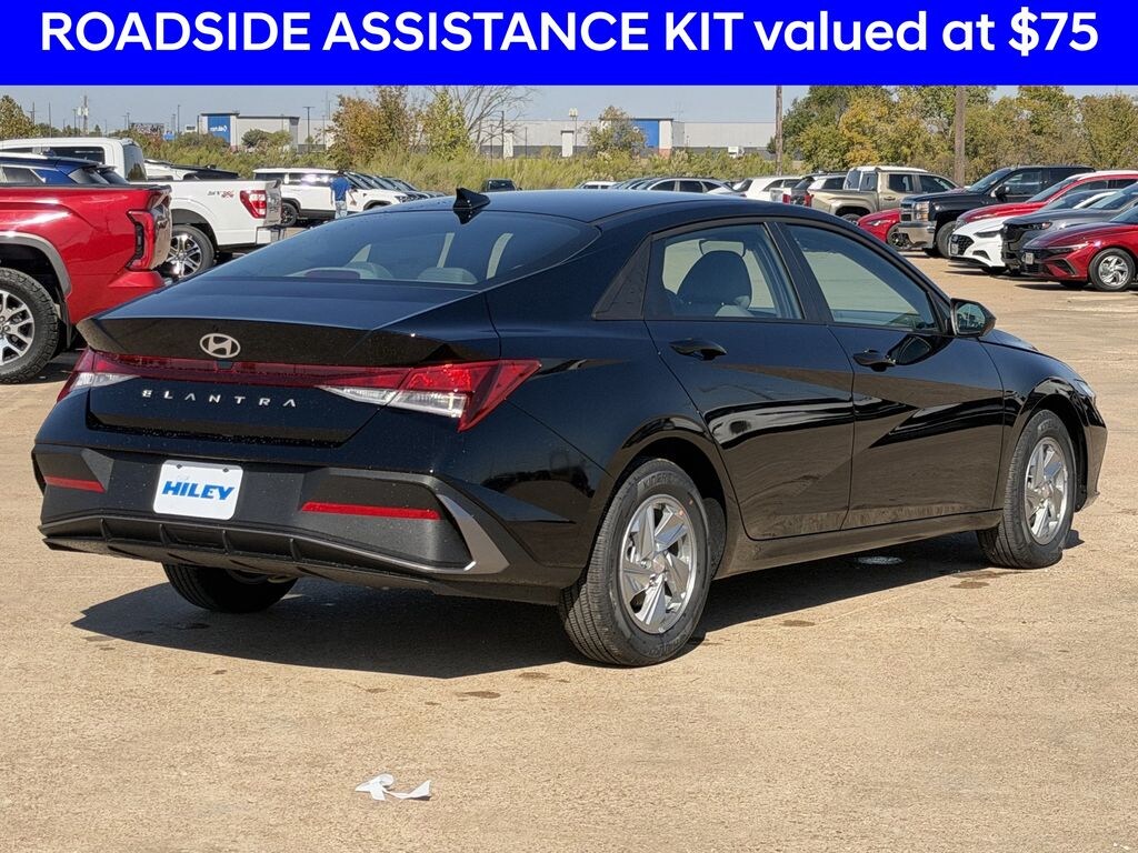 New 2026 Hyundai Elantra SE Sedan