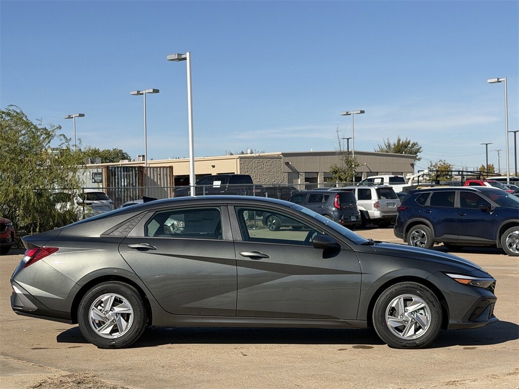 New 2026 Hyundai Elantra SE Sedan