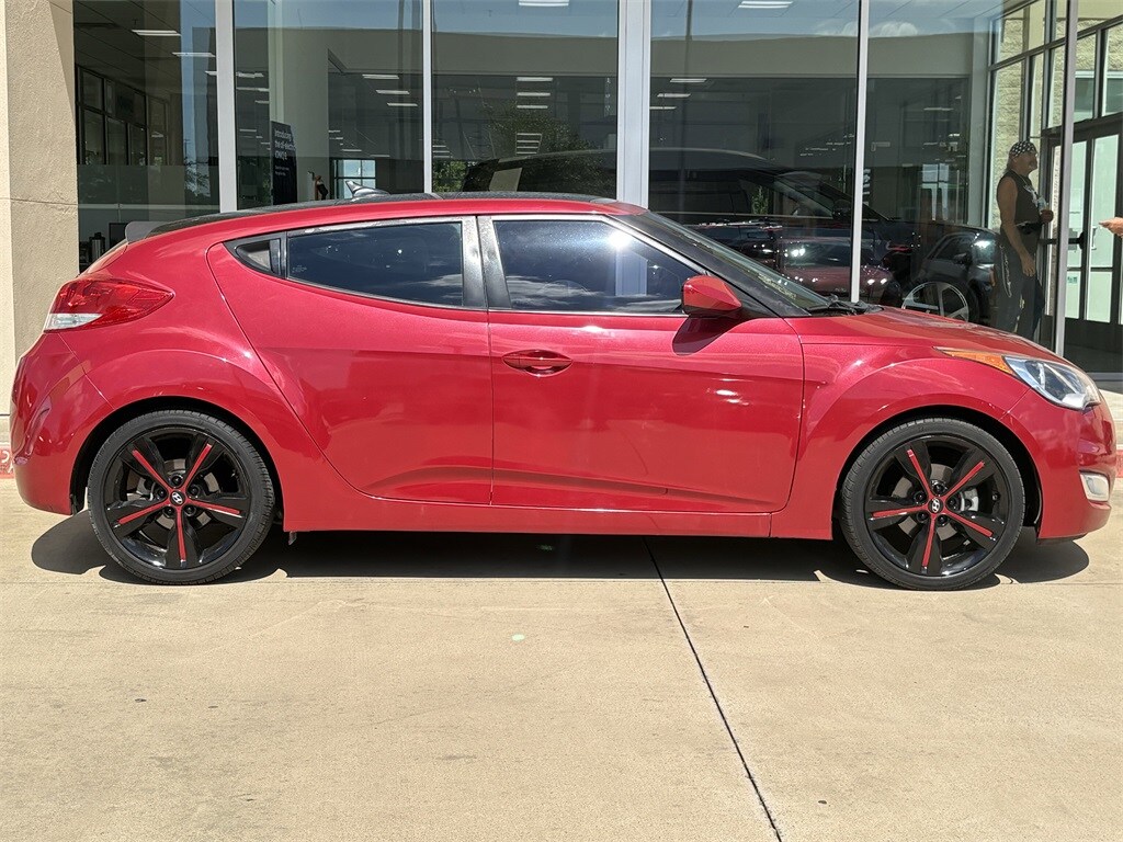 2016 Hyundai Veloster Base photo 3