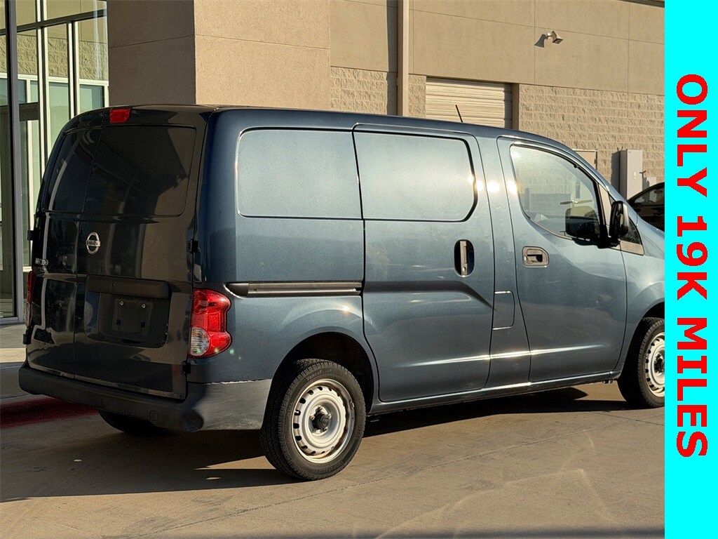2016 Nissan NV200 S photo 3