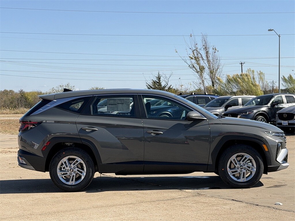 2026 Hyundai Tucson SE photo 2