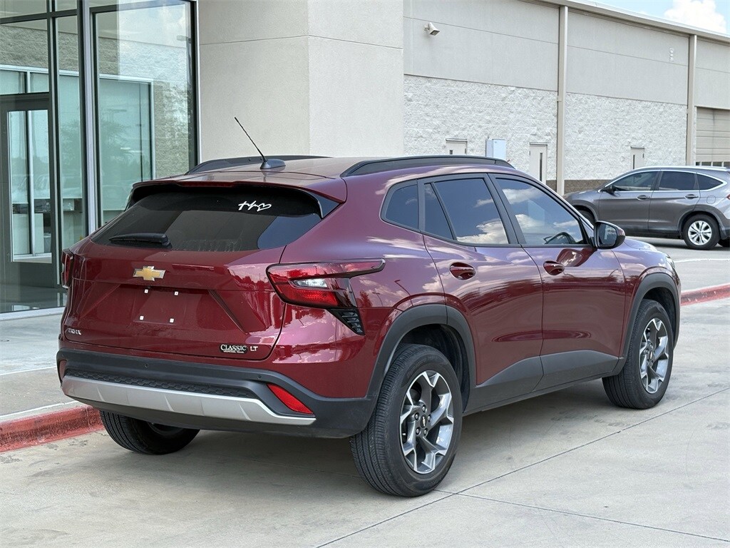 2025 Chevrolet Trax LT photo 4