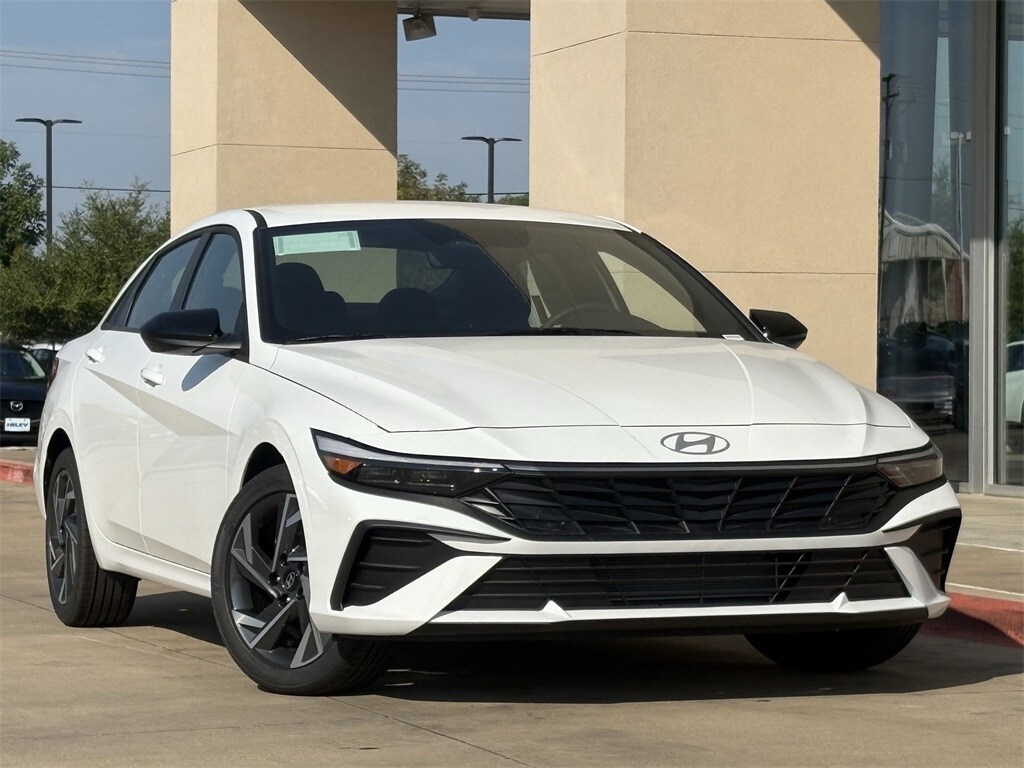 2025 Hyundai Elantra SEL Sport photo 2