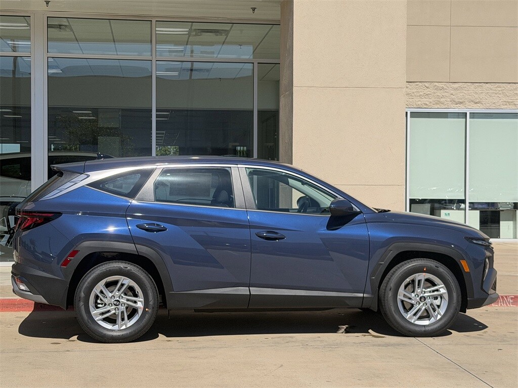 2026 Hyundai Tucson SE photo 3