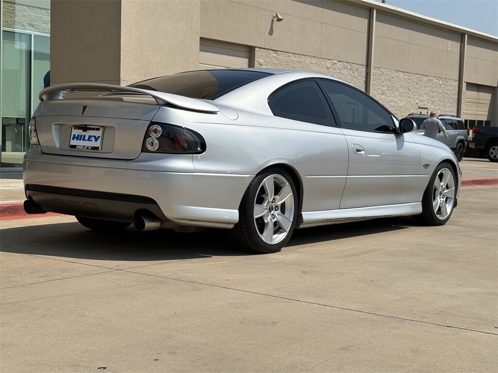 2004 Pontiac GTO photo 2
