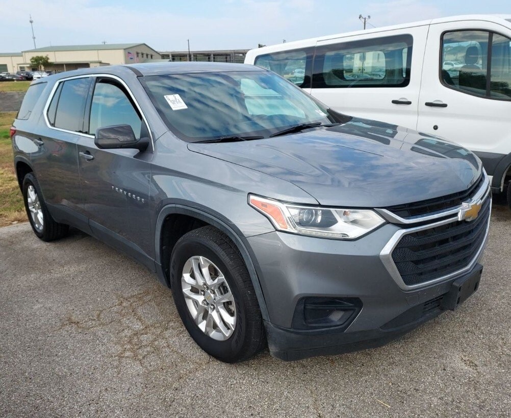 2021 Chevrolet Traverse LS photo 3