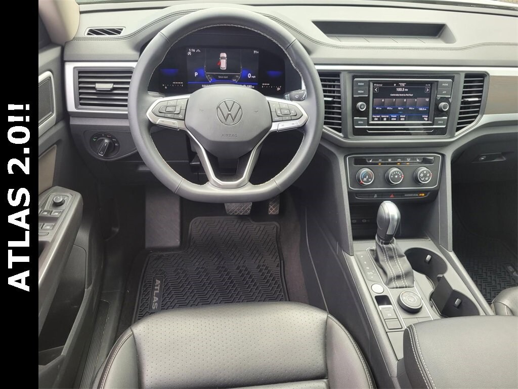 2022 Volkswagen Atlas SE photo 2