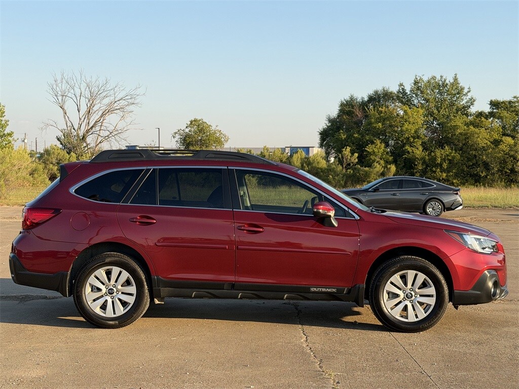 2018 Subaru Outback 2.5i Premium photo 2