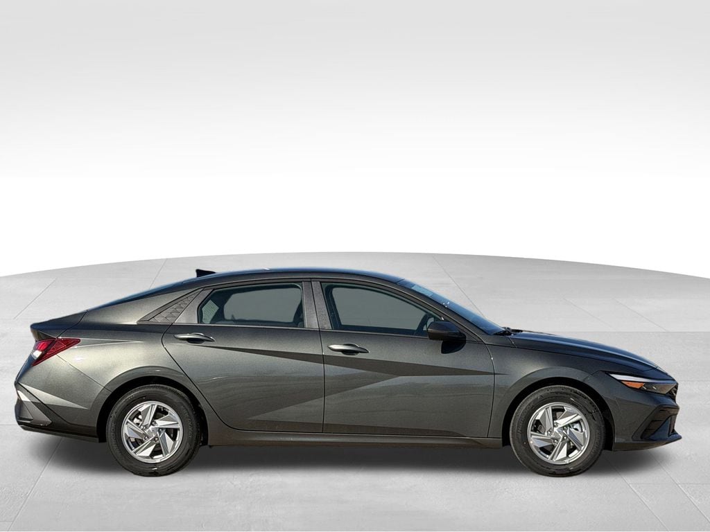 New 2026 Hyundai Elantra SE Sedan