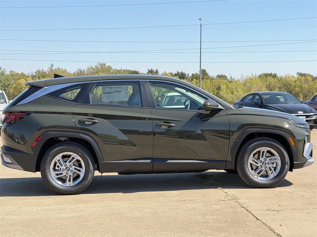 2026 Hyundai Tucson SE photo 3