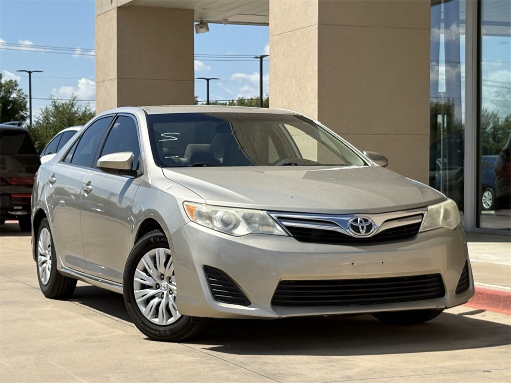 2014 Toyota Camry L photo 2