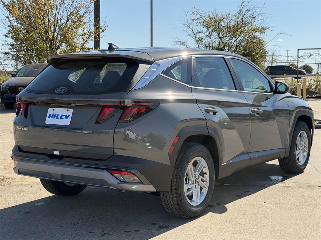 2026 Hyundai Tucson SE photo 3