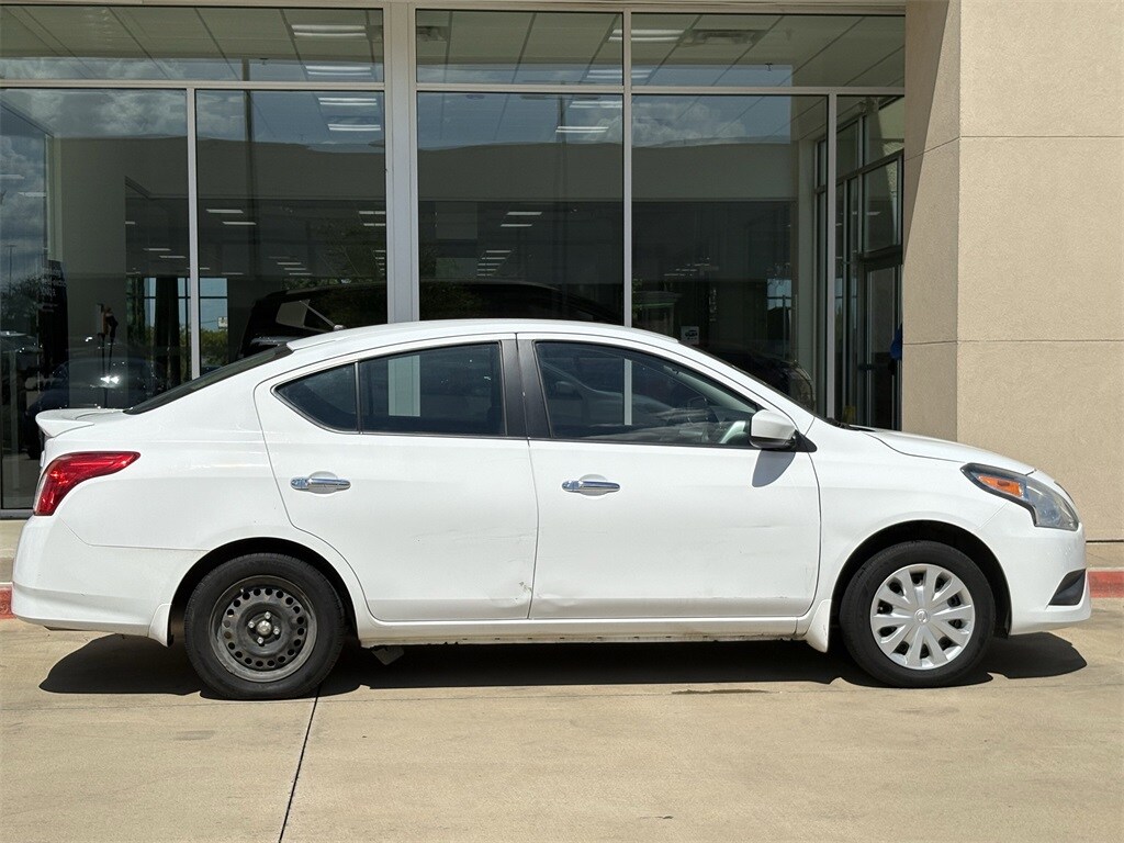 2016 Nissan Versa 1.6 SV photo 2