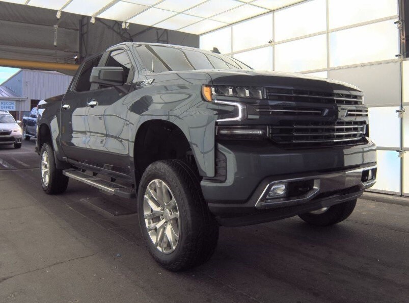 2020 Chevrolet Silverado 1500 RST photo 3