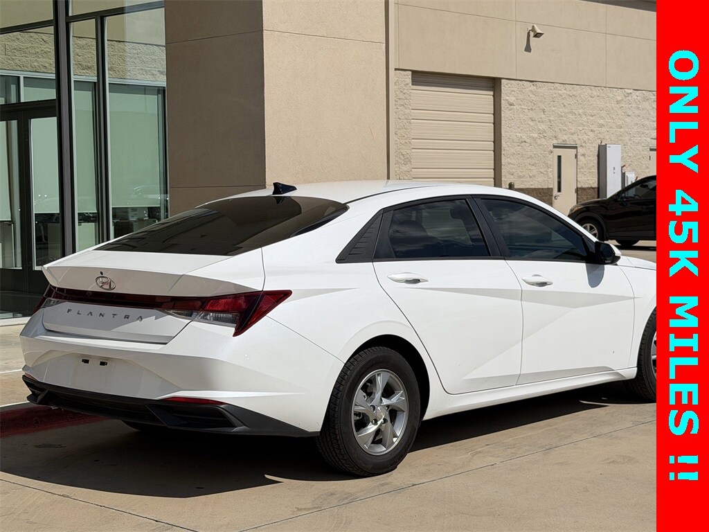 2022 Hyundai Elantra SE photo 3