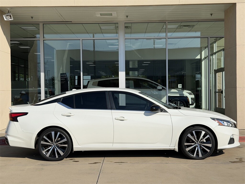 2021 Nissan Altima 2.5 SR photo 3