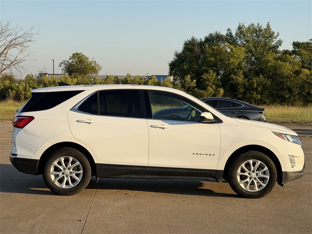 2018 Chevrolet Equinox LT photo 2