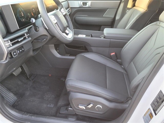 2025 Hyundai Santa Fe SEL photo 2