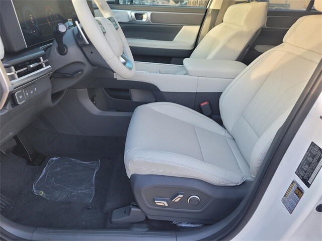 2025 Hyundai Santa Fe SEL photo 2
