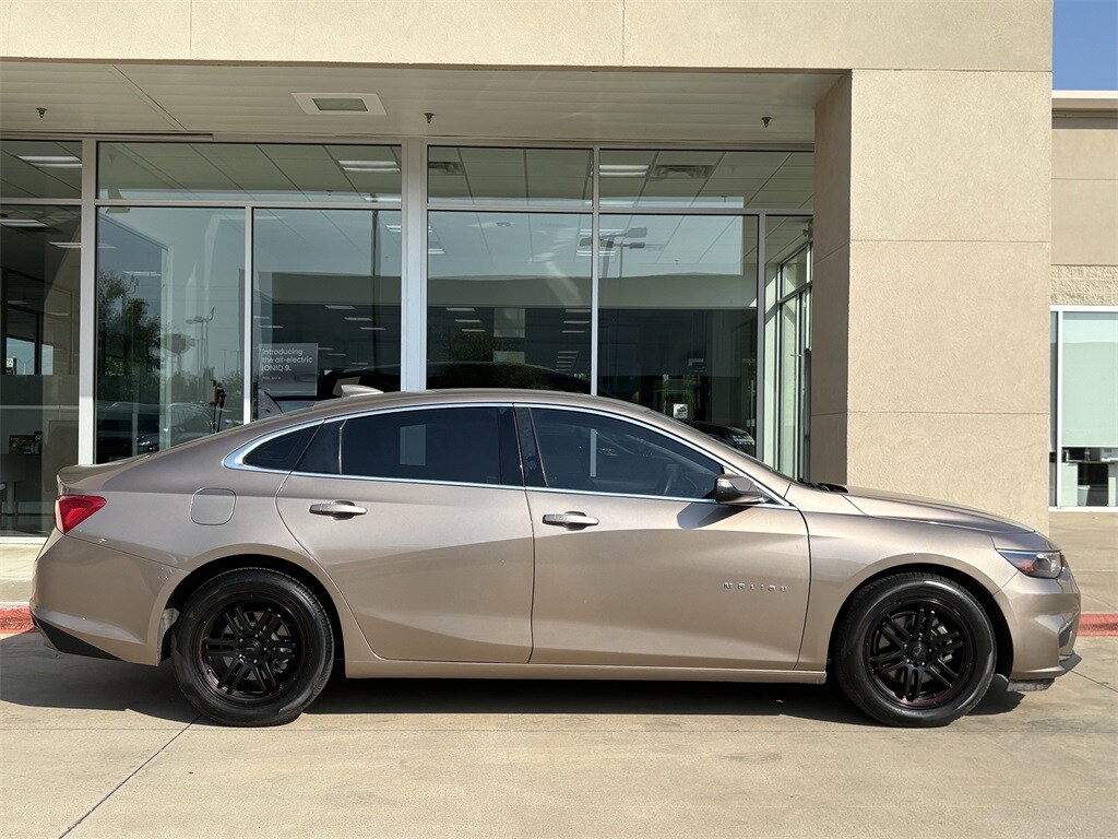 2018 Chevrolet Malibu 1LT photo 3