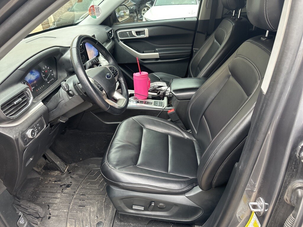 2021 Ford Explorer XLT photo 2