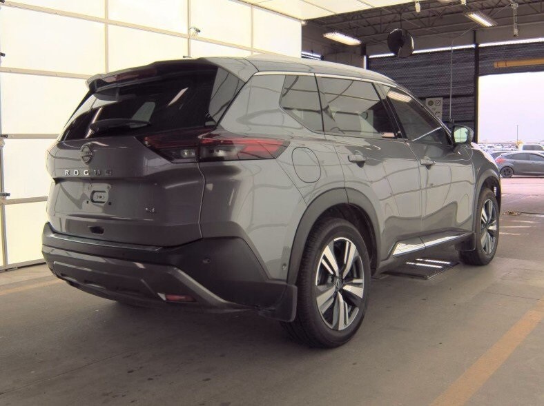 2023 Nissan Rogue SL photo 2