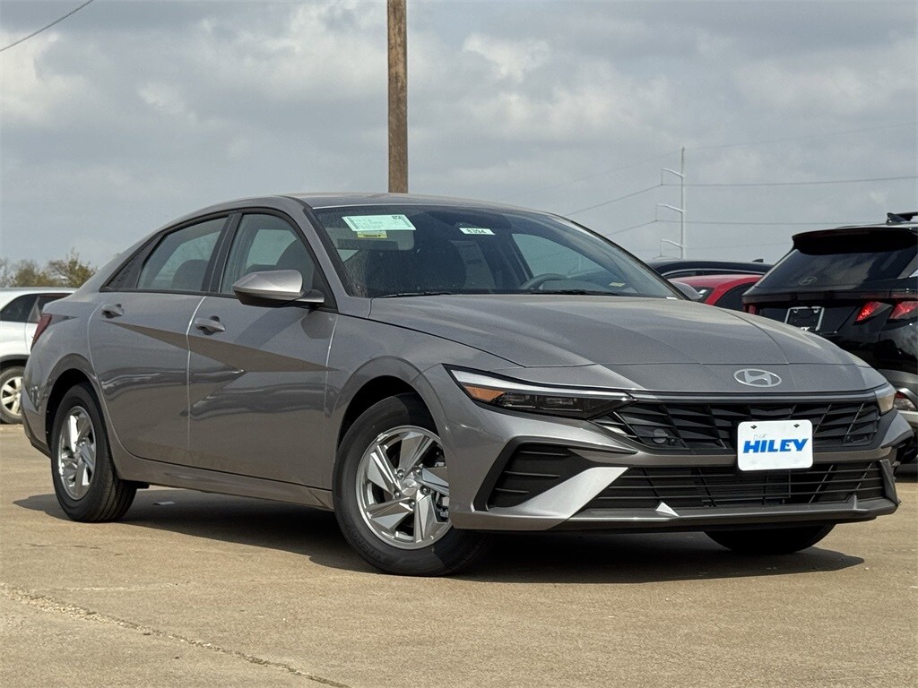 New 2026 Hyundai Elantra SE Sedan